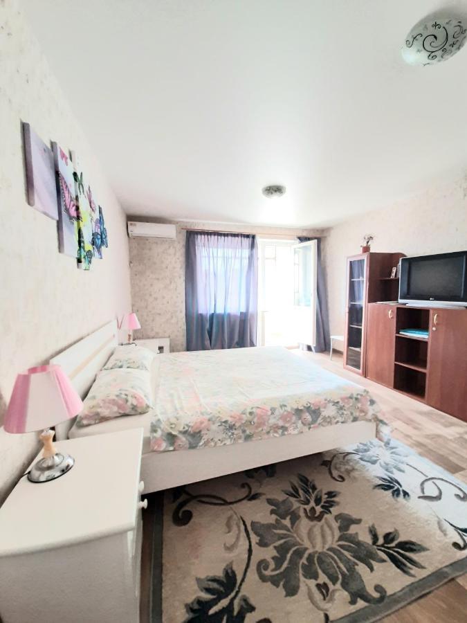 Appartement 1 Комнатная На Позняках à Kiev Extérieur photo