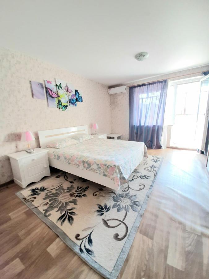 Appartement 1 Комнатная На Позняках à Kiev Extérieur photo